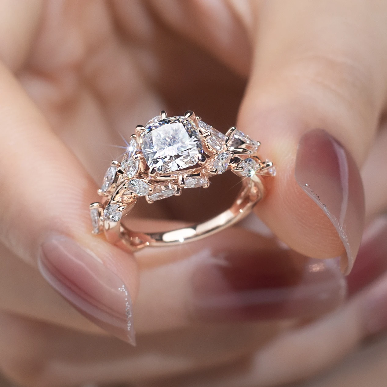 Messi Jewelry 18k Gold 1.5ct Cushion Cut Women Jewelry Ring Luxury Engagement Ring Style Lab Diamond Ring MSR-920