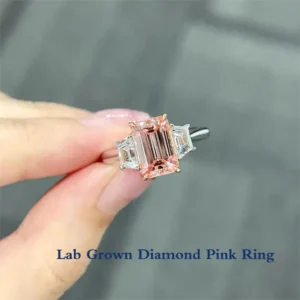 Anillo de compromiso de diamante cultivado en laboratorio CVD HPHT de corte rosa esmeralda VS VVS de 2 quilates Anillo de tres piedras de esmeralda rosa de oro de dos tonos de 14 quilates
