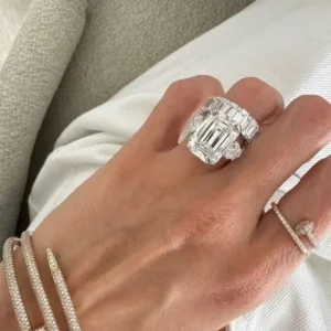 Anillo de boda con certificación IGI de oro de 14 quilates con 3 piedras de lujo con diamante cultivado en laboratorio EF/VS VVS de talla esmeralda de 15 quilates